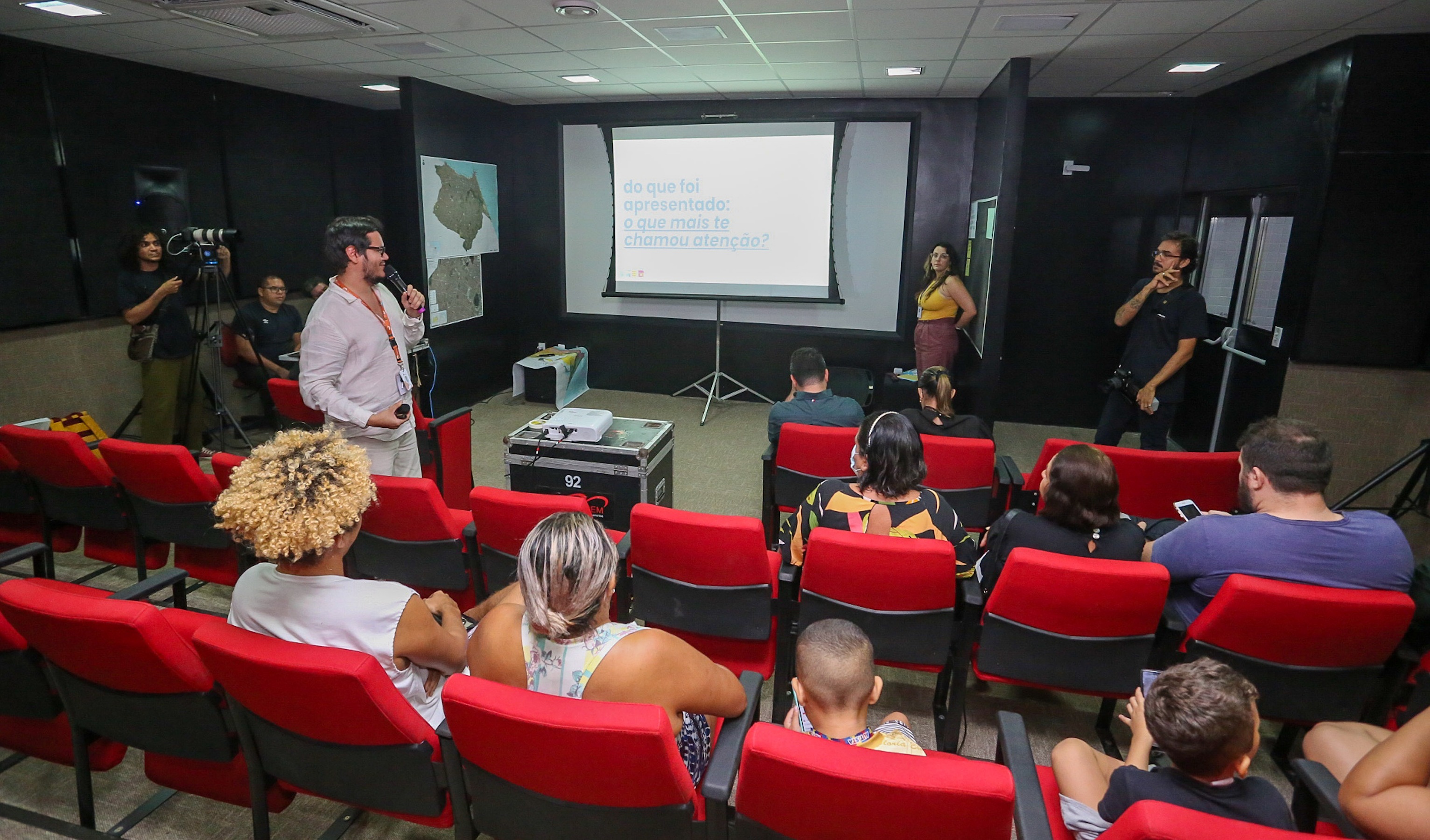 auditório durante uma reunião do plano diretor